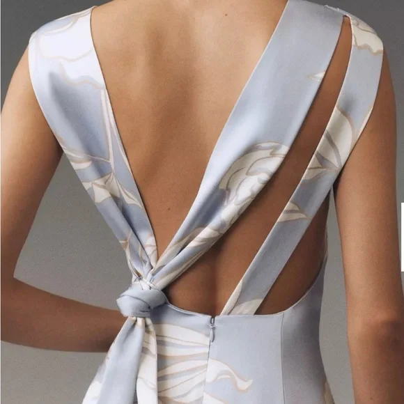 Elegant Blue Floral Maxi Dress - Picture 4 of 6